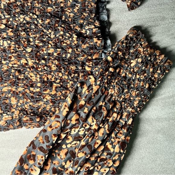 Anthropologie Balloon-sleeve Smocked Velvet Top - Womens - freepeople - Leopard - Picture 6 of 7